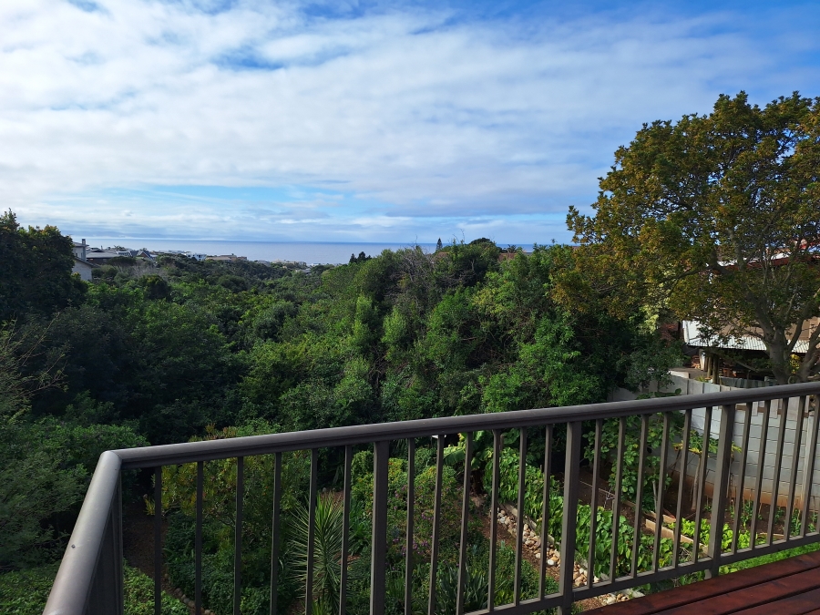 4 Bedroom Property for Sale in Wavecrest Eastern Cape